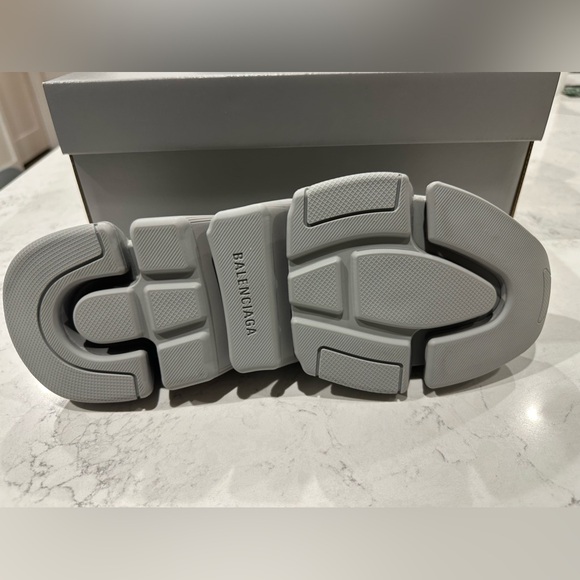 AUTHENTIC BALENCIAGA MEN'S SPEED 2.0 MONOCOLOR SNEAKER IN GREY, SIZE 10 - Picture 4 of 16